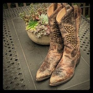 Frye Deborah Studded boots size 9
